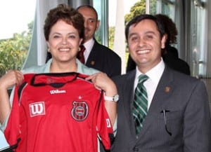 Presidente Dilma recebe camisa Grêmio Esportivo Brasil