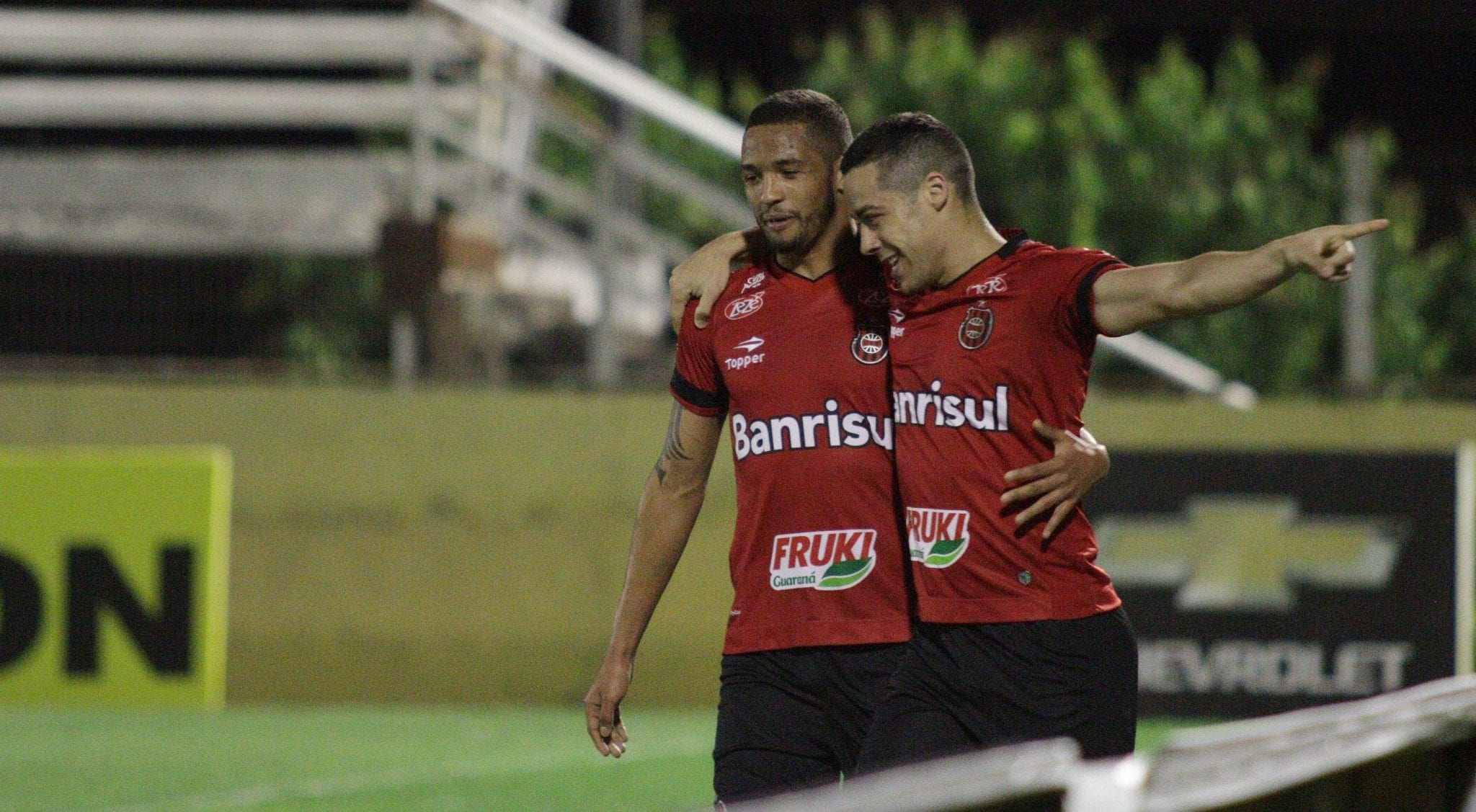 Ex-jogador, Fabinho Santos vive sonho como treinador no Joinville